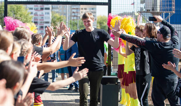 Легендарный баскетболист Кириленко прилетел в Оренбург