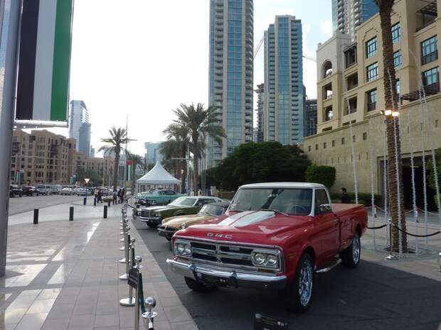 Emirates Classic Carshow 2011 в Дубае (95 фото)