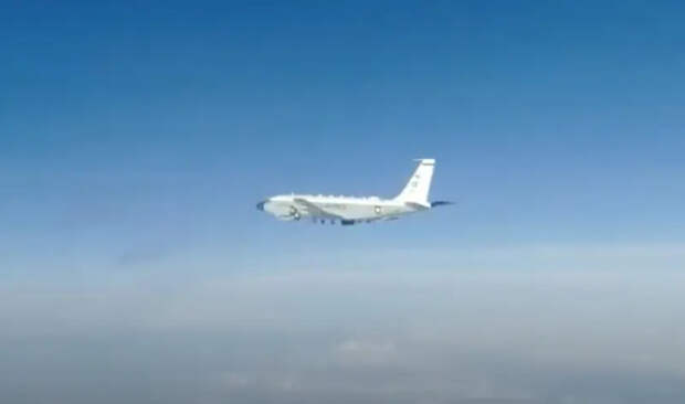 Стратегический самолёт RC-135 над Чёрным морем мог собрать немало разведывательных данных и без пересечения воздушных границ России, проблему нужно решать