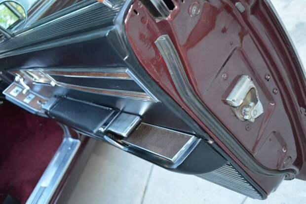 Редкий Imperial Crown Coupe 1967 года продают на аукционе (69 фото)