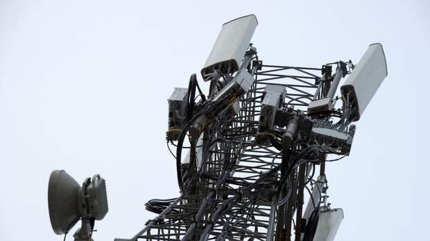 «В целях защиты от возникающих угроз безопасности»: Госдума приняла закон об отключении связи по требованию ФСБ