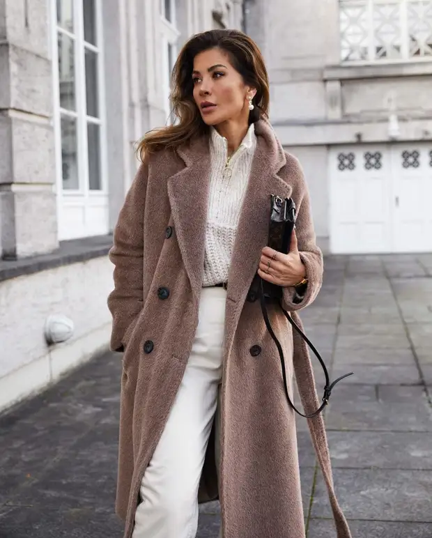 20+ интересных вариантов с чем носить длинное пальто дамам 40 лет в 2021 году