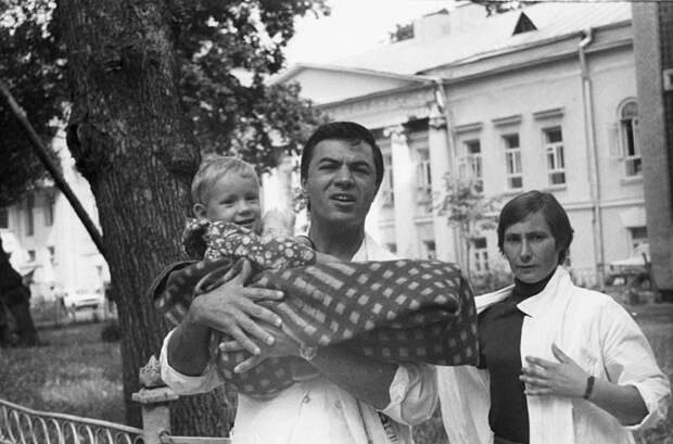 Этой малышке родной отец отрезал обе ноги косилкой. Однако врачи смогли совершить немыслимое Этой малышке родной отец отрезал обе ноги косилкой. Однако врачи смогли совершить немыслимое