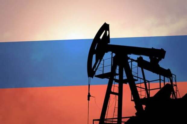Страны ОПЕК+ согласовали рост добычи нефти России в апреле на 130 тысяч баррелей в сутки