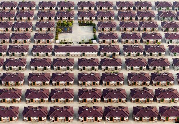 Провинция Цзянсу (Китай), ряды однотипных домов с детской площадкой в середине