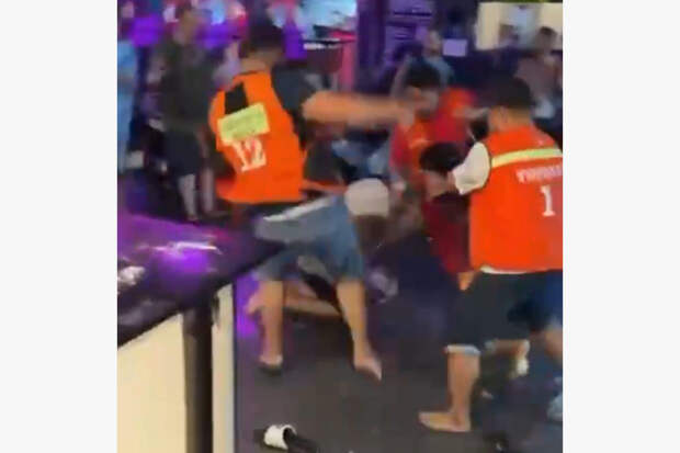 Водители мототакси избили туристов в Таиланде и попали на видео