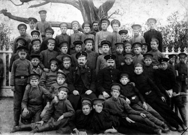 Бесплатным оставалось лишь обучение в военных высших учебных заведениях / Фото: atlasnews.ru Бесплатным оставалось лишь обучение в военных высших учебных заведениях / Фото: atlasnews.ru