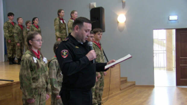 В Северной Осетии состоялась торжественная церемония присвоения имени погибшего при исполнении служебного долга милиционера  Станислава Ажогина полицейскому кадетскому классу в школе №3 г.Моздока