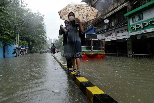 Последствия проливного дождя в Мумбаи, Индия