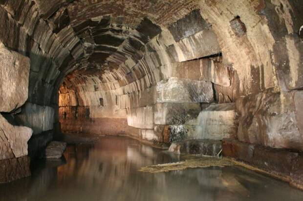 Первая настоящая канализация в Риме. |Фото: x-legio.com.