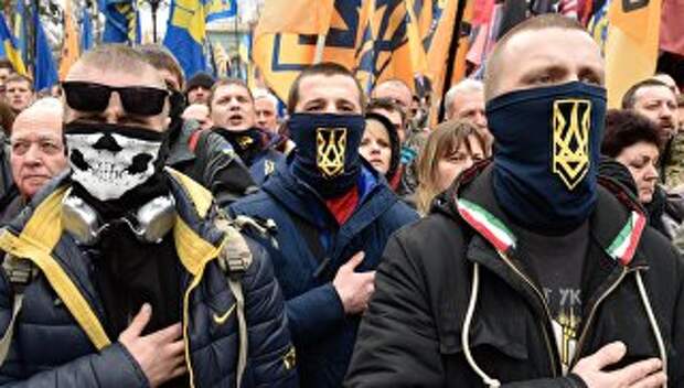 Представители националистических организаций во время митинга в центре Киева Представители националистических организаций во время митинга в центре Киева