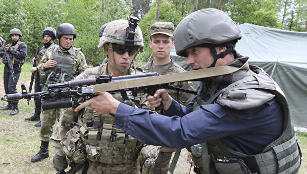 Американские и украинские военные. Архивное фото Американские и украинские военные. Архивное фото