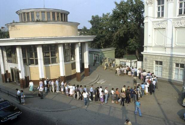 Очередь за куревом СССР, 1990 год