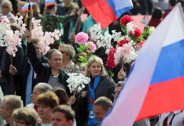 Короткие и красивые поздравления с Днём Весны и Труда