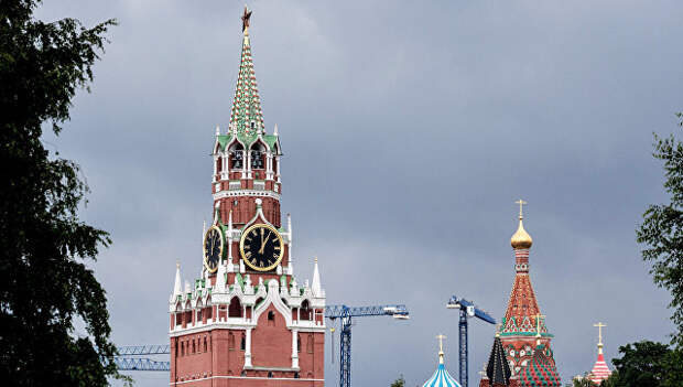 Вид на Спасскую башню Московского Кремля. Архивное фото