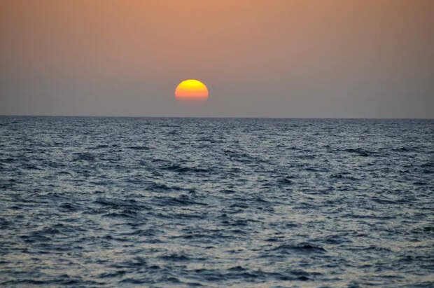 "Небо от трассеров светится": "Ъ" рассказал, как изменилась жизнь в Туапсе
