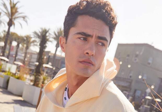 Даррен Барнет стал первым амбассадором-мужчиной Victoria's Secret