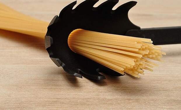 В отверстие помещается одна порция спагетти. / Фото: dom.mail.ru