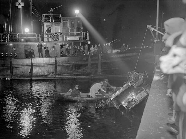 Трагичные и нелепые автомобильные аварии Бостона в 1930-х годах. Фотограф Лесли Джонс