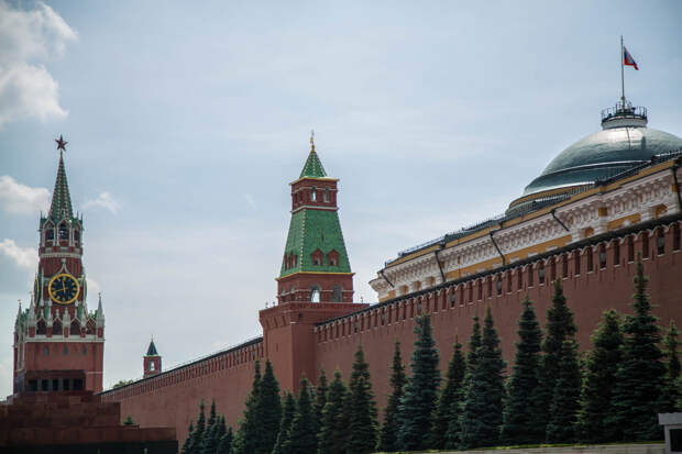 Кремль не стал уточнять, каким странам Москва может поставить оружие