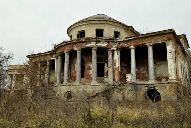 Дворец оказался в кошмарном состоянии. /Фото: autotravel.ru