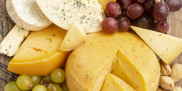 Дорожающему магазинному сыру нашли дешевую альтернативу: простой рецепт от профессионала