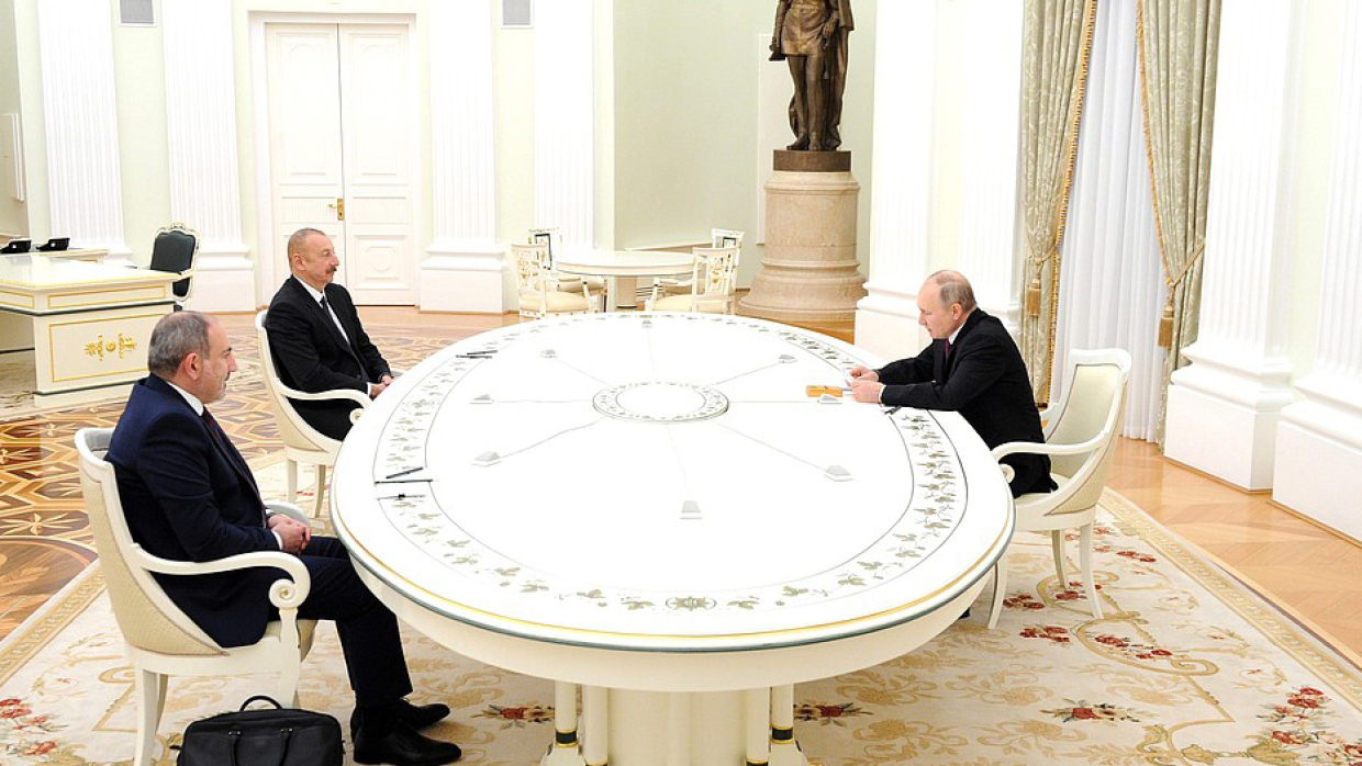 Стратегическая игра в Закавказье: О чем договорились Путин, Алиев и Пашинян Стратегическая игра в Закавказье: О чем договорились Путин, Алиев и Пашинян