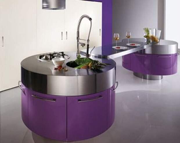 Футуристичный дизайн фиолетовой кухни