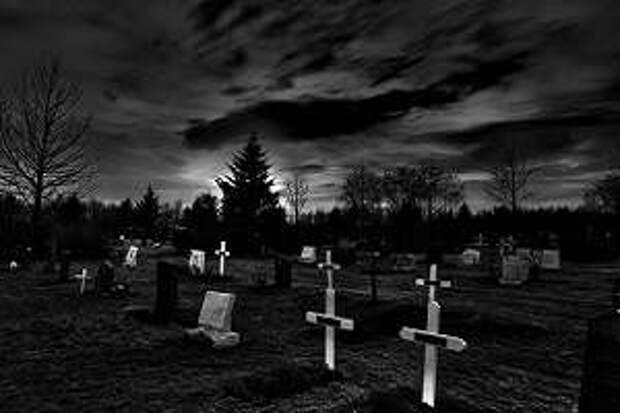 Безопасно ли вечернее посещение кладбища/