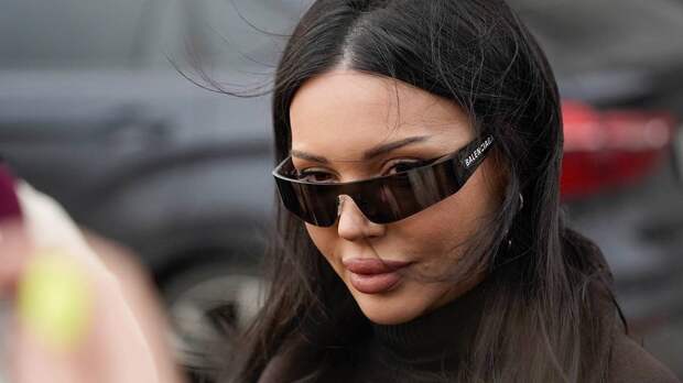 Мать Самойловой сделала операцию по подтяжке груди в Дубае