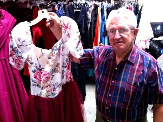 Любящий муж купил своей жене 55 тысяч платьев за 56 лет их брака