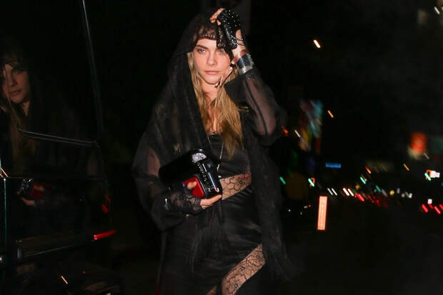 Кара Делевинь в прозрачном наряде попала в объектив папарацци