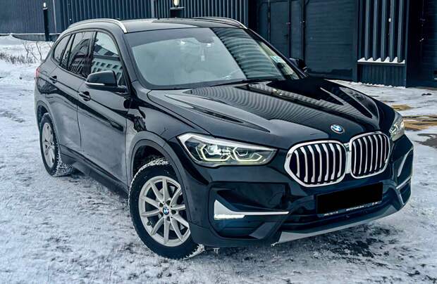 Битва за три миллиона: новый Geely Atlas или подержанный BMW X1 спустя полгода