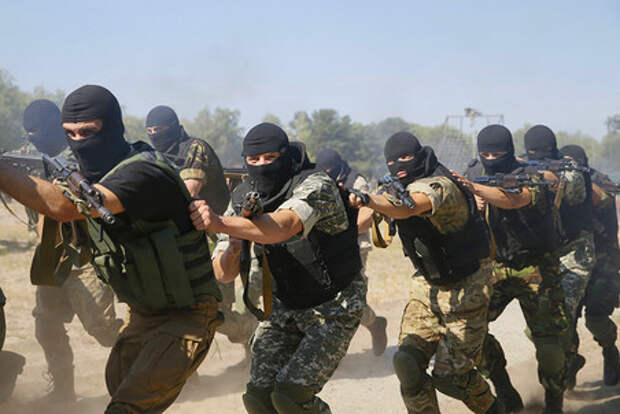 На Украине силовикам не простили танец под песню "Офицеры, россияне"