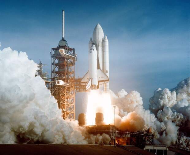 1920px-Space_Shuttle_Columbia_launching (2).jpg