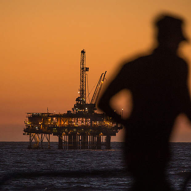 Буровые вышки черноморнефтегаз. Добыча нефти в азовском море. Черное море добыча. Черное море добыча. Добыча нефти в черном море.