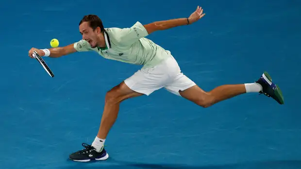 «Один из самых фантастических финалов»: что говорили в России о битве Медведева с Надалем и поведении болельщиков