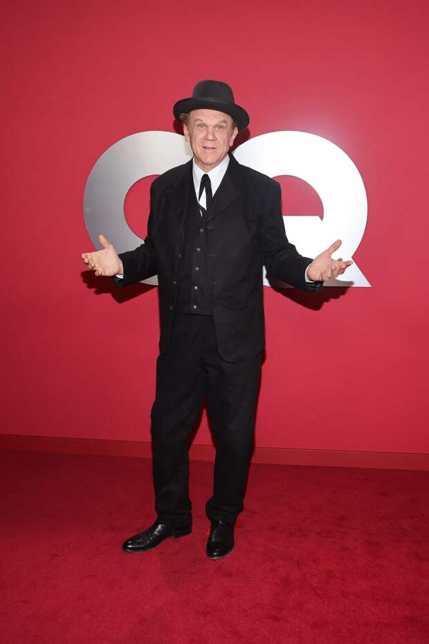 Сильный пол: Сидни Суини, Пэрис Джексон и Сет Роген