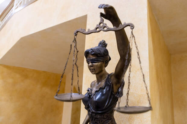 Жителя Новомосковска отправили на исправительные работы за кражу конфет