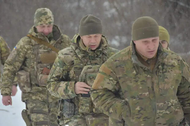 Военкоры: возможен скорый переход ВСУ к отступлению по всему фронту вглубь страны