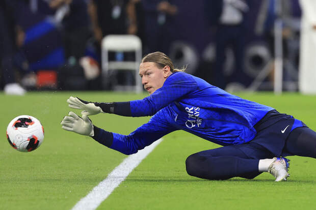 Сафонов в ближайшее время вернется в общую группу "ПСЖ" после травмы руки