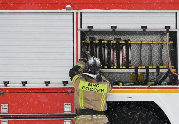 В российском портовом терминале потушили пожар после массированной атаки БПЛА