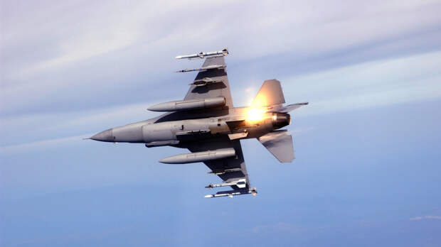 Экс-офицер США считает блефом заявления о возможности передачи F-16 Украине