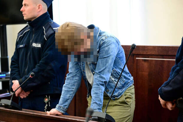 В Польше осудили мать и бабушку, которые закопали новорожденного в курятнике