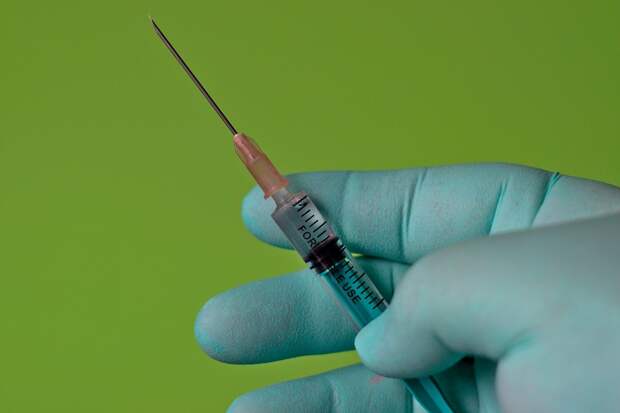 Британская журналистка умерла после прививки вакциной AstraZeneca