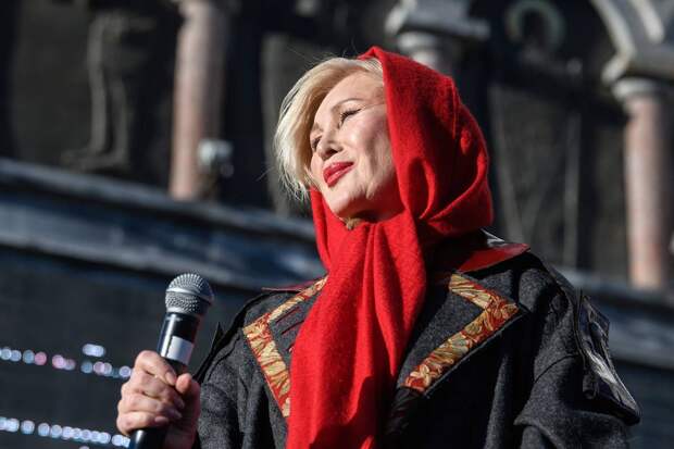 Цыганова поддержала идею отдать ей песни Пугачевой