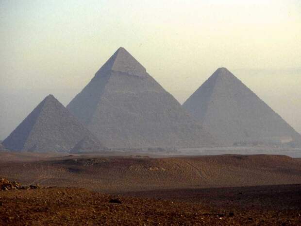 the-great-pyramid-of-giza-center-in-egypt-is-the-elder-statesman-of-great-buildings-egyptologists-estimate-it-was-built-between-25602540-bc
