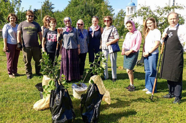 Победный сад: на территории храма Успения Пресвятой Богородицы посадили кусты сирени