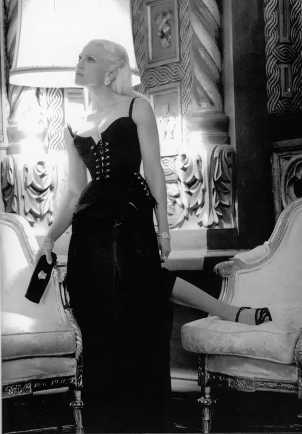 Мадонна(Madonna) в фотосессии Стивена Майзела(Steven Meisel) для Versace (1995)