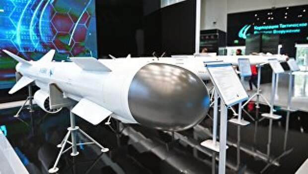 Ракета на стенде АО Корпорация Тактическое ракетное вооружение. Архивное фото